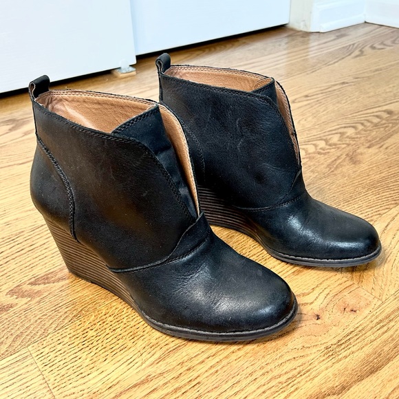 Lucky Brand Black Leather Yinan Booties 10 - Picture 4 of 10
